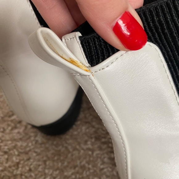 ❤️‍🔥🎸STYLISH ROCKER GIRLIES💋❤️‍🔥 White Ankle Boots w/ Pointed Toe - Picture 4 of 14